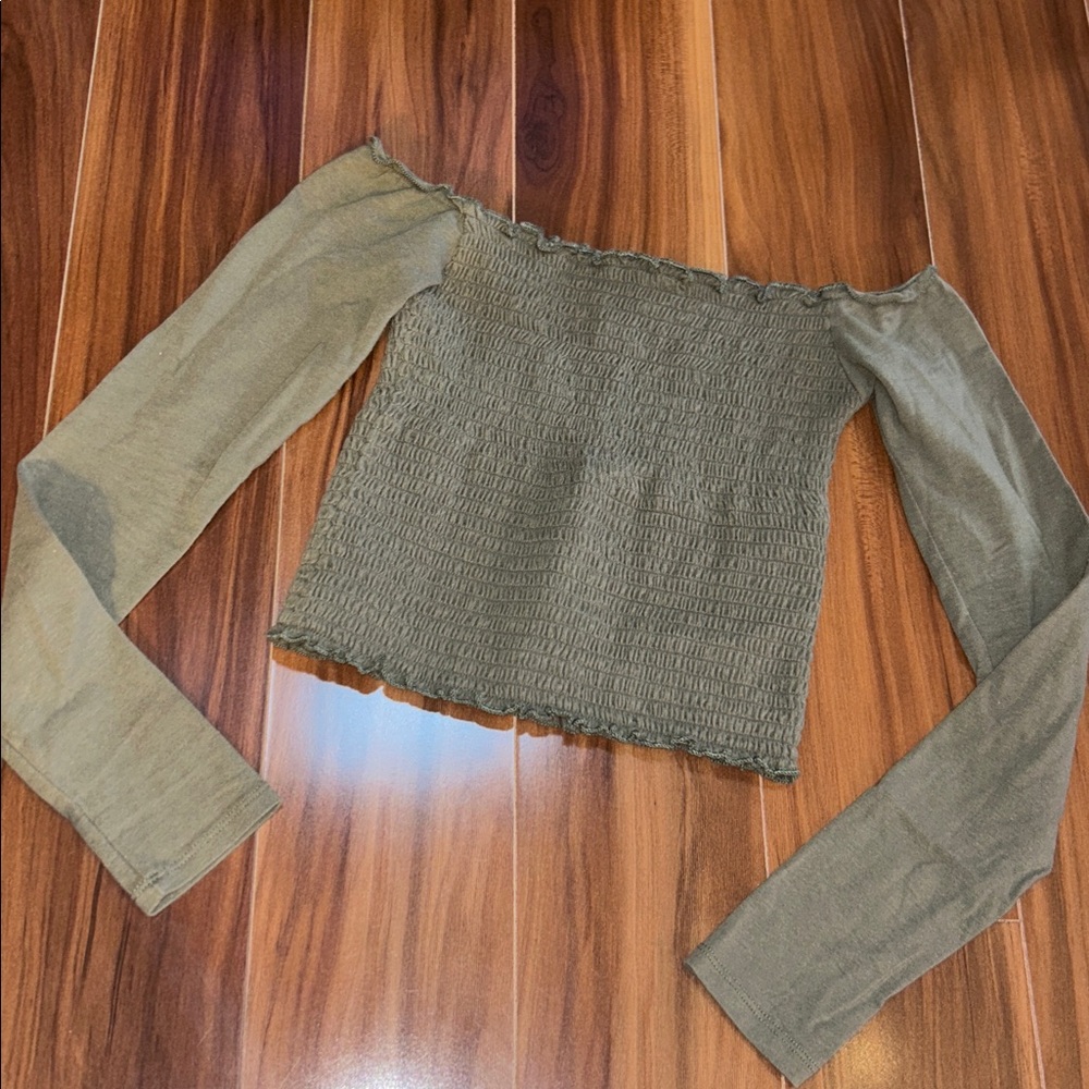 XS Hollister 95% cotton smocked long sleeve top green